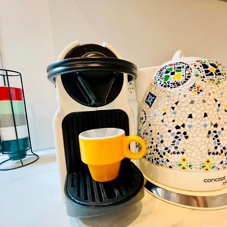 Colorful & Quiet Apartment In Beautiful Viennese Building エクステリア 写真
