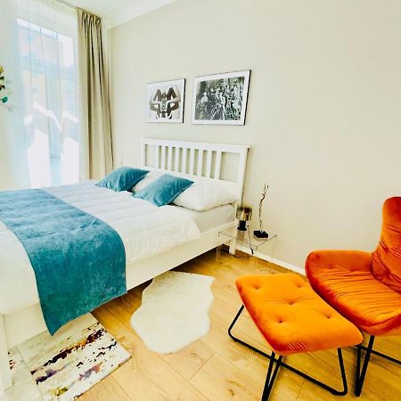 Colorful & Quiet Apartment In Beautiful Viennese Building エクステリア 写真