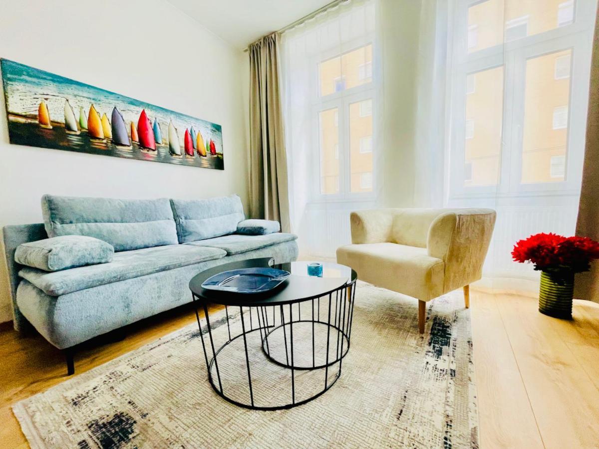 Colorful & Quiet Apartment In Beautiful Viennese Building エクステリア 写真