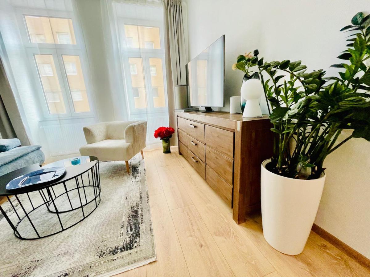 Colorful & Quiet Apartment In Beautiful Viennese Building エクステリア 写真