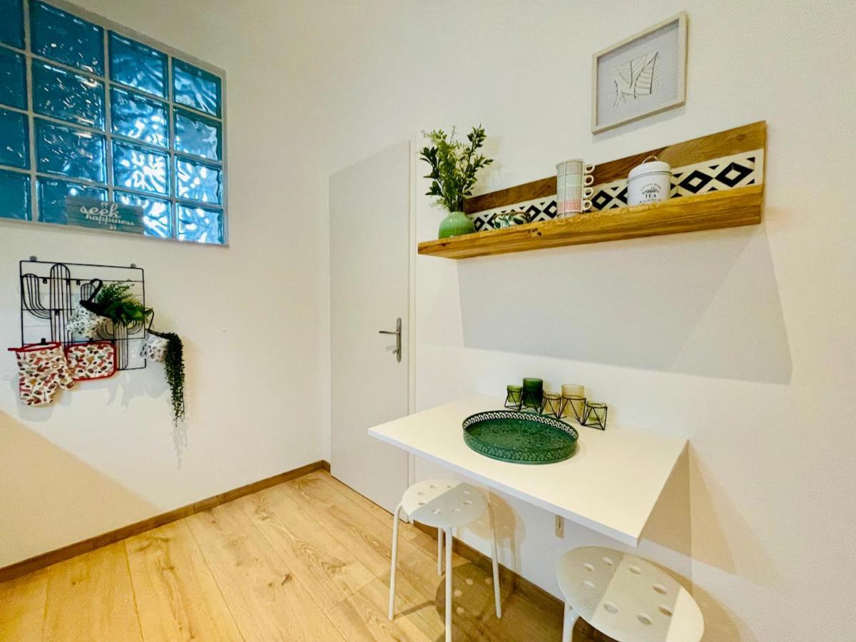 Colorful & Quiet Apartment In Beautiful Viennese Building エクステリア 写真