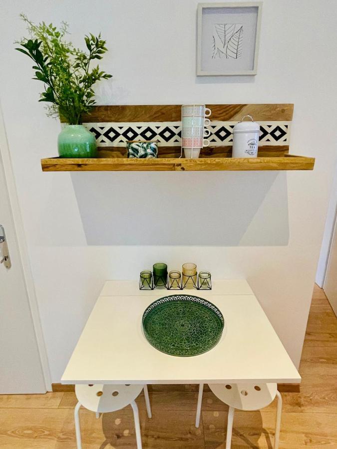 Colorful & Quiet Apartment In Beautiful Viennese Building エクステリア 写真