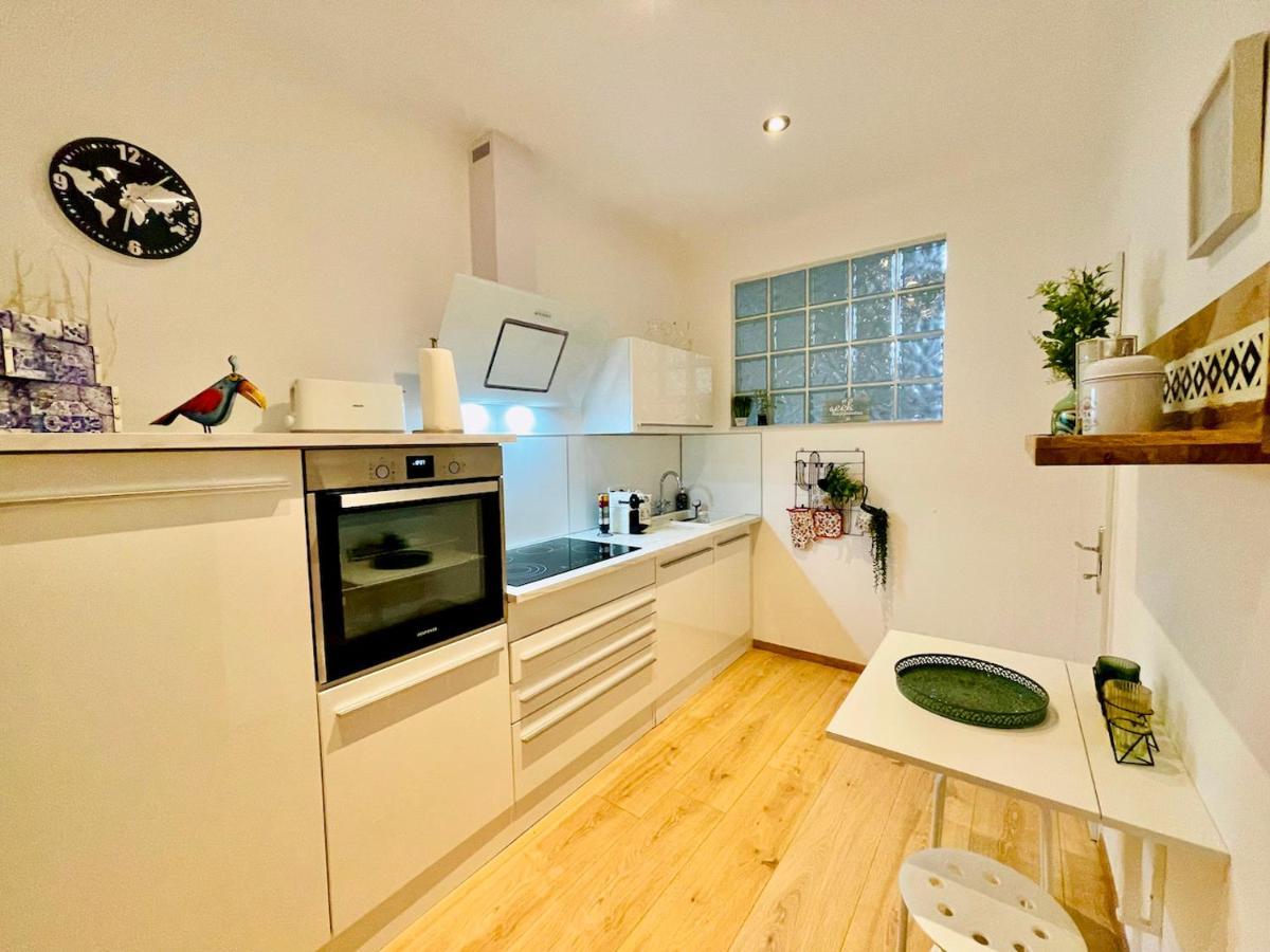 Colorful & Quiet Apartment In Beautiful Viennese Building エクステリア 写真