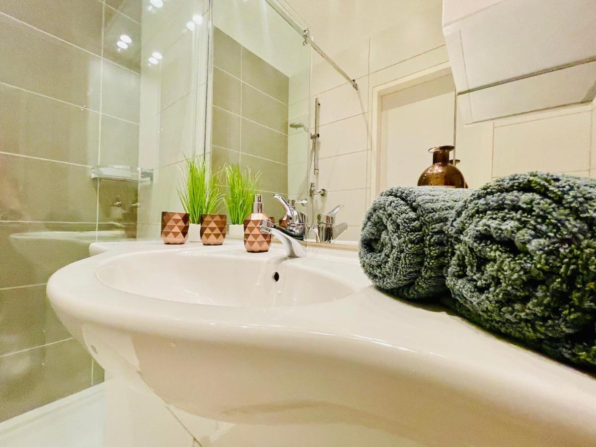 Colorful & Quiet Apartment In Beautiful Viennese Building エクステリア 写真
