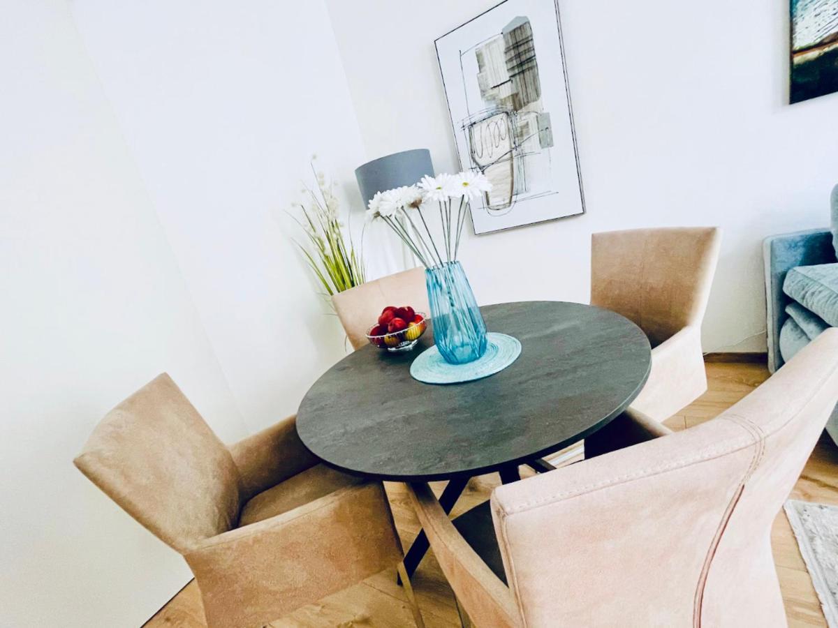 Colorful & Quiet Apartment In Beautiful Viennese Building エクステリア 写真
